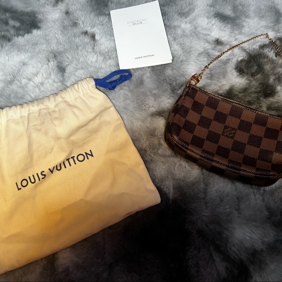 Authentic Louis Vuitton Mini Pochette damier witg original dustbag and card. - Picture 1 of 16